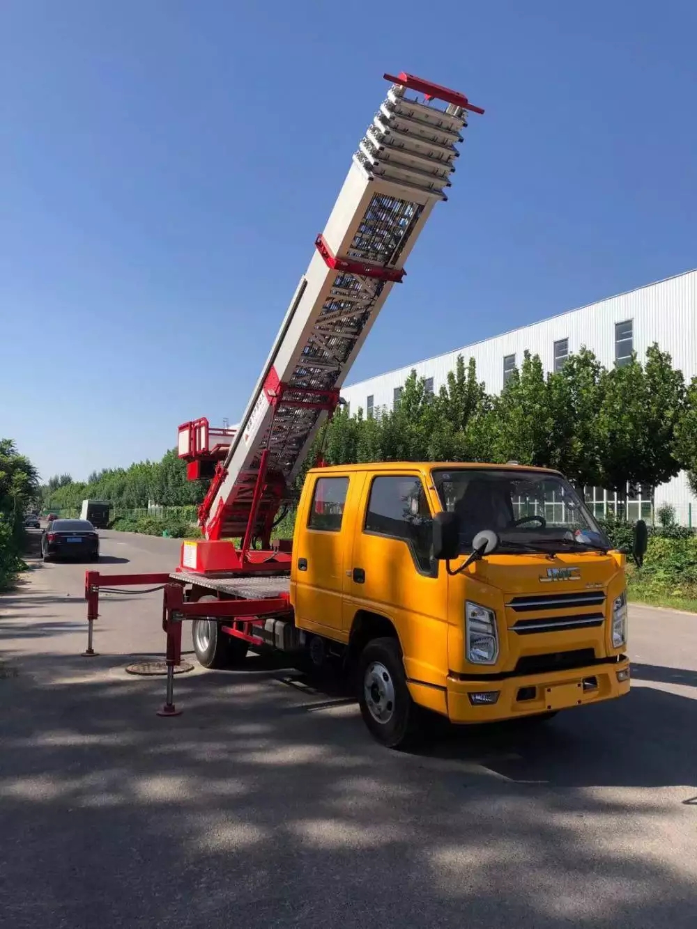 安陆附近的云梯车出租服务：轻松解决高空作业需求